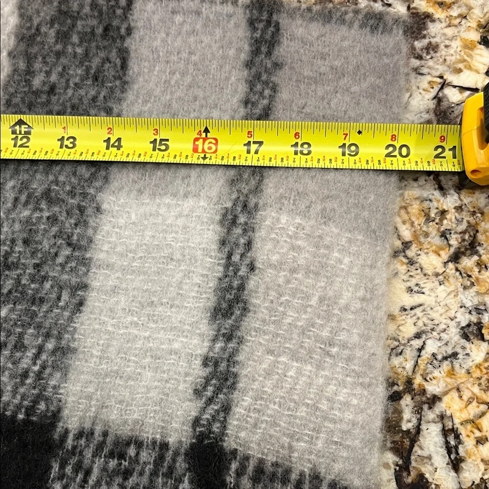 Steve Madden Gray and Black Winter Wool Scarf NEW Size OS